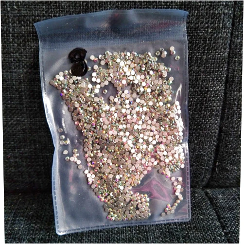 Queenme 2880pcs SS8 2.5mm Round Rhinestones for Nails Crystals AB Nail Art Rhinestones Flatback Glass Gems Stones Beads for Nails Decoration Accessories Crafts Eye Makeup Clothes Shoes (2880pcs SS8)