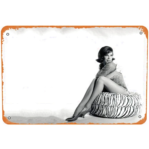 AOCMRJF Mary Tyler Moore Poster Tin Sign Vintage Decor Metal Sign Wall Art Decor 8x12Inch Tin Sign