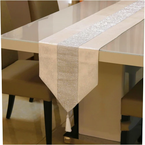 MOCOFO Bright Diamonds Table Runner - European Elegance for Bohemian Home Decor, Farmhouse Dining, and Special Occasions