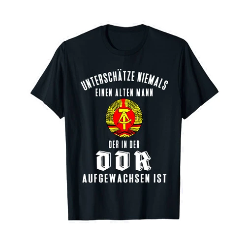 DDR Sprüche & Geschenke für Ossis: Ostdeutschland Underestimates never old man grown up in the GDR - Ossi T-Shirt