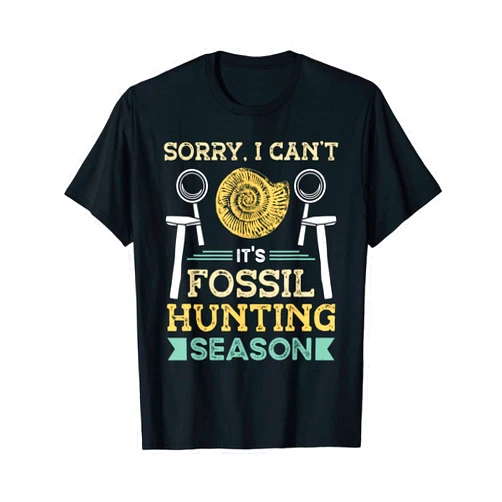 White Fossil Shark and Great Hunting at Beach Fossil Collecting Megalodon Sharks Tooth Fossil Hunter T-Shirt
